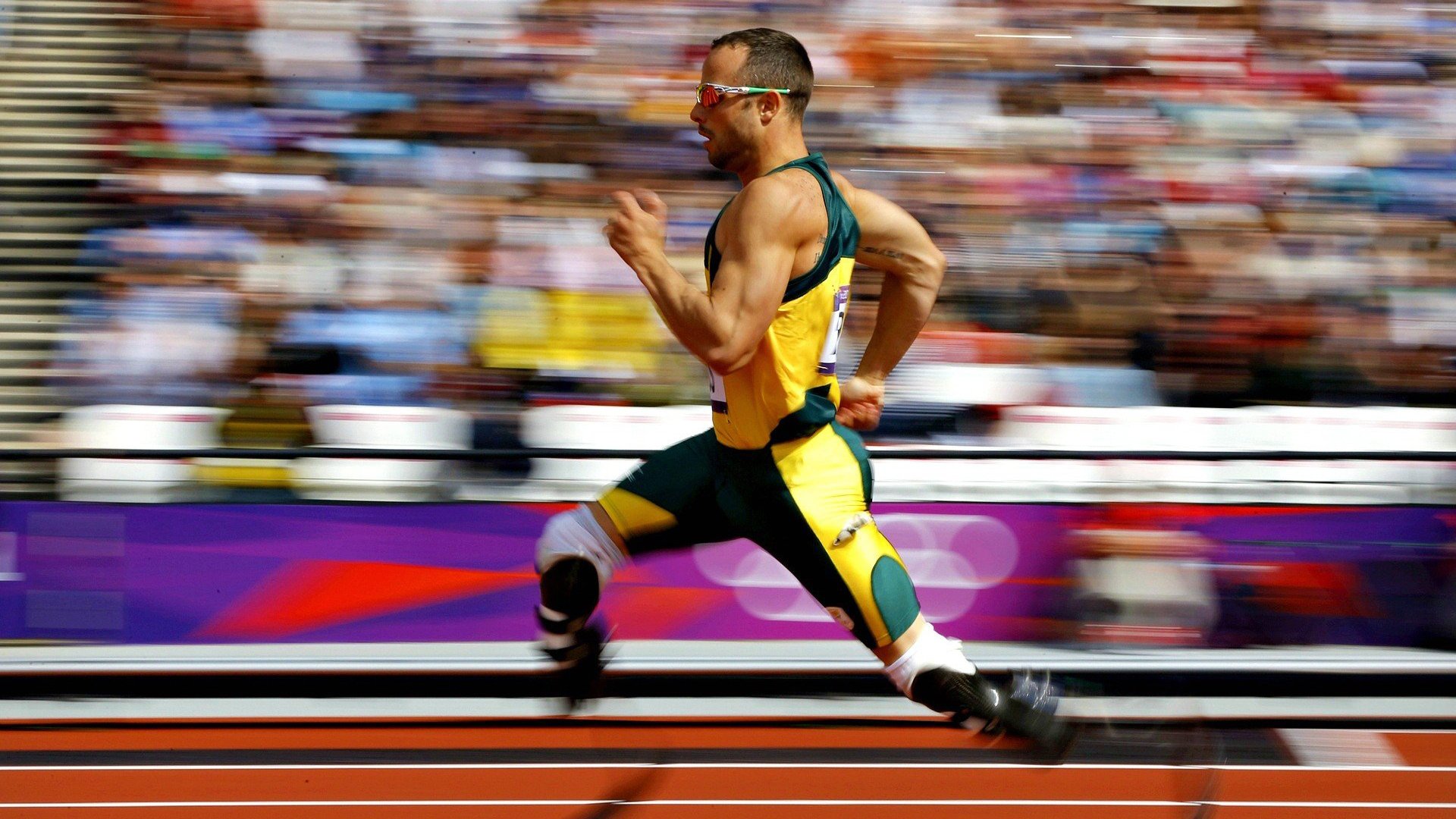 一场激烈的对决展现了球员们的精彩技艺，激烈对决同义词